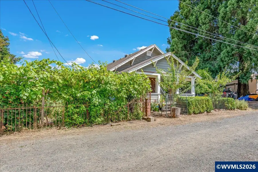 512  Wall St, Silverton, OR 97381 - #3
