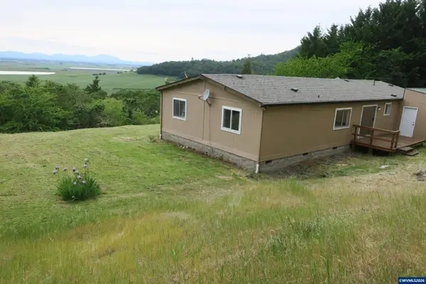 36298  Blueberry Dr, Lebanon, OR 97355