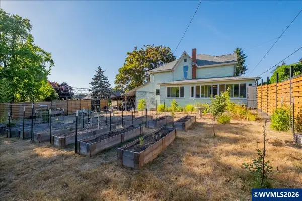 817 N Main St, Brownsville, OR 97327