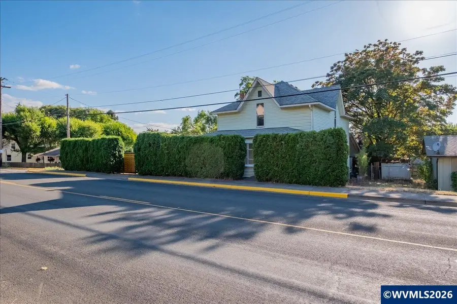 817 N Main St, Brownsville, OR 97327 - #2