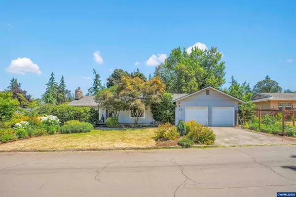 325  Ash St, Silverton, OR 97381