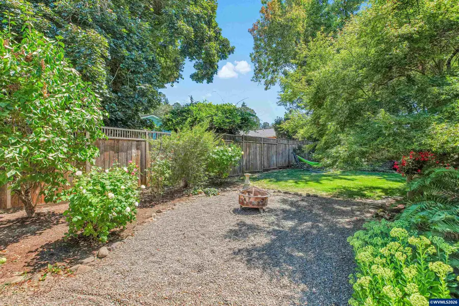 325  Ash St, Silverton, OR 97381 - #3