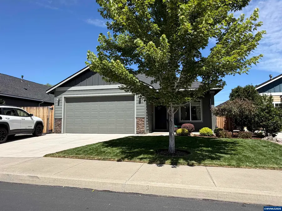 2955 NW Hemlock Ln, Redmond, OR 97756 - #2