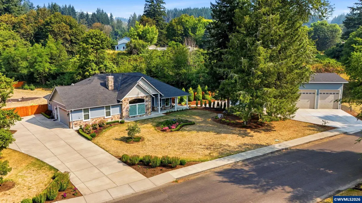 315  Santiam Pointe Lp NE, Mill City, OR 97360 - #1