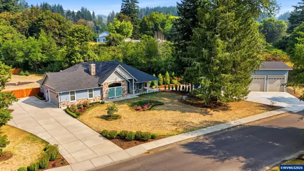315  Santiam Pointe Lp NE, Mill City, OR 97360
