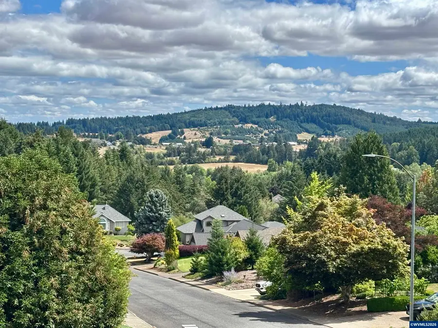 2451 SW Maplewood Dr, Dallas, OR 97338 - #2