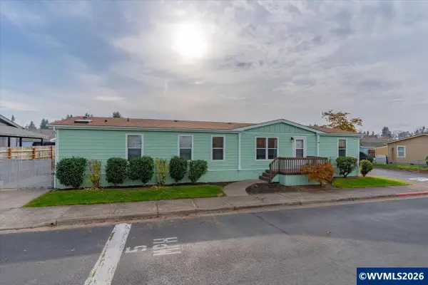1015  Oak  (#71) St, Silverton, OR 97381