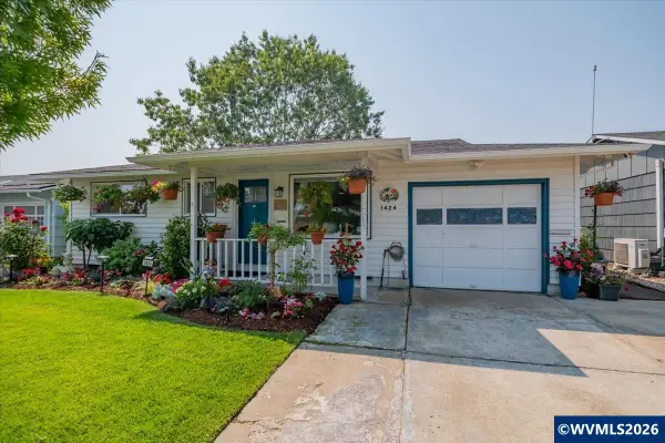 1424  Rainier Rd, Woodburn, OR 97071