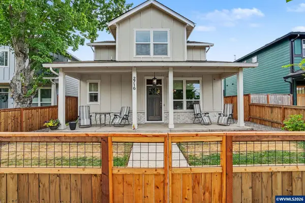 2716  D St NE, Salem, OR 97301