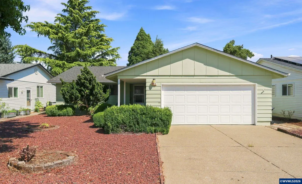 828  Oregon Wy, Woodburn, OR 97071 - #1