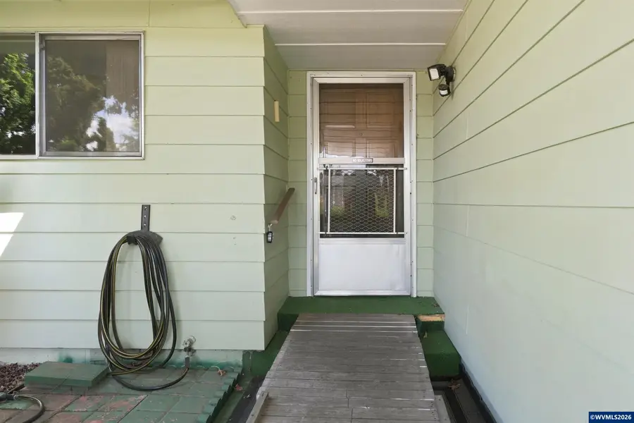 828  Oregon Wy, Woodburn, OR 97071 - #2
