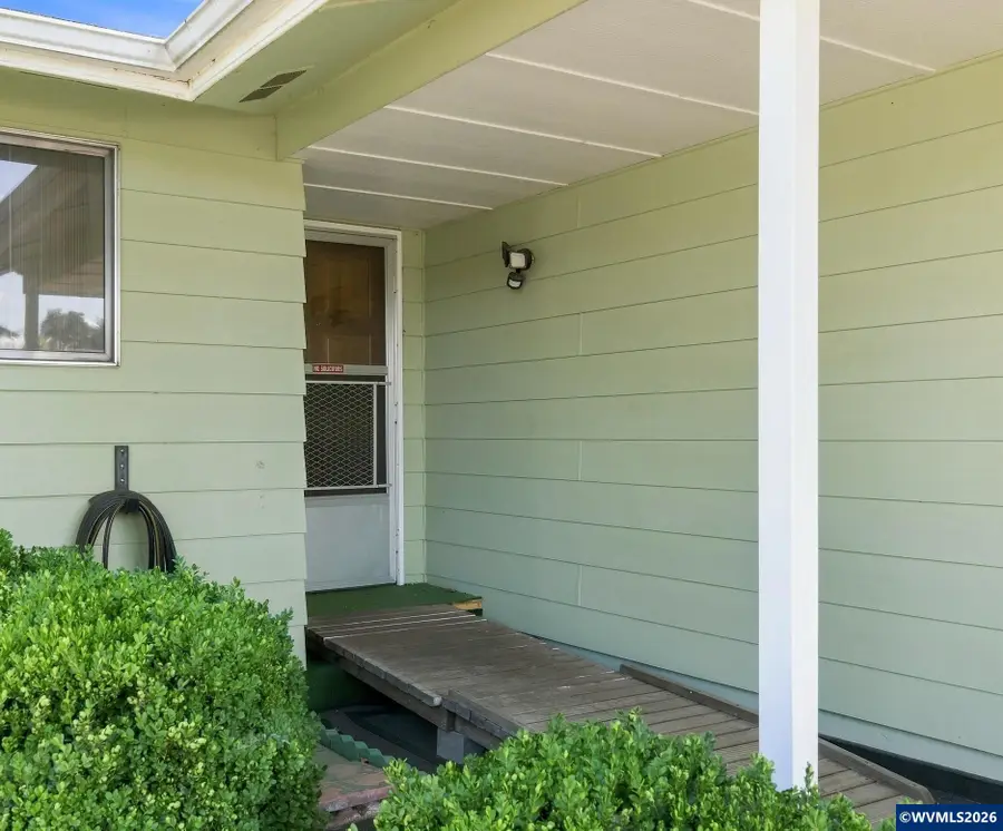 828  Oregon Wy, Woodburn, OR 97071 - #3