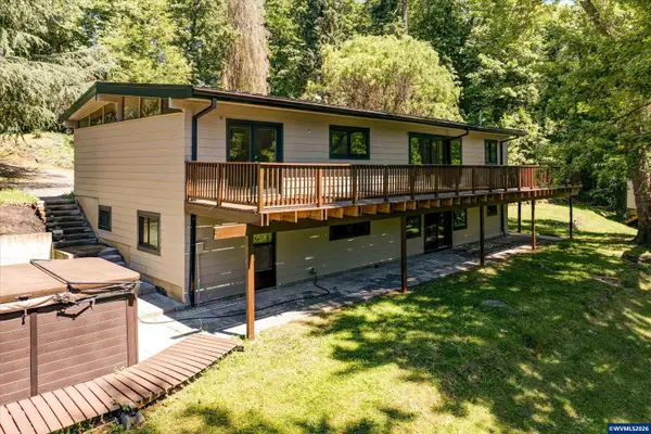 21625 SW Johnson Rd, West Linn, OR 97068