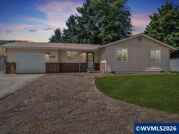 1078  29th St, Sweet Home, OR 97386