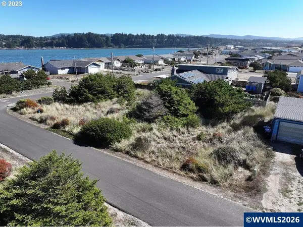 1901 NW Bayshore Dr, Waldport, OR 97394