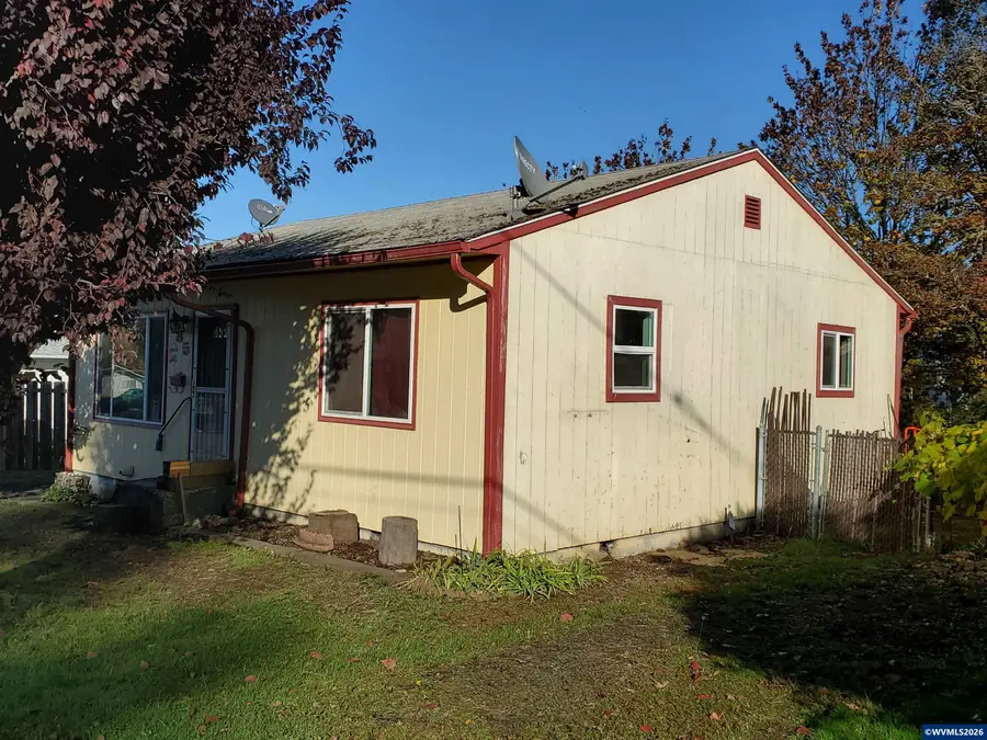 585  5th Av, Sweet Home, OR 97386 - #3