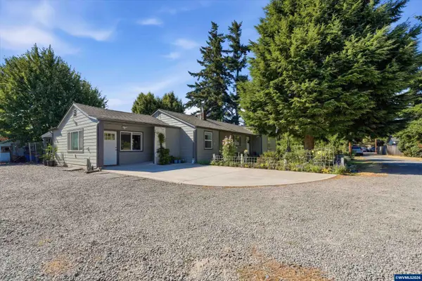 1270 E Jefferson St, Stayton, OR 97383