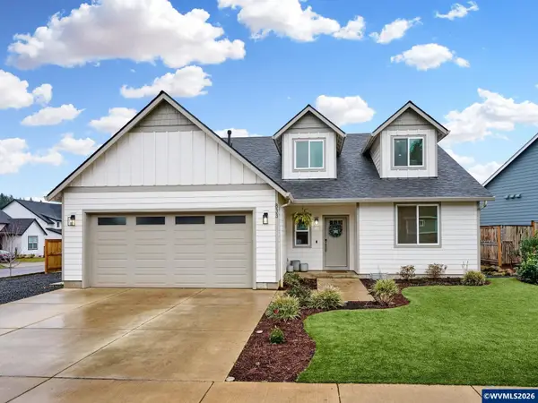 833  Hawk Dr, Silverton, OR 97381