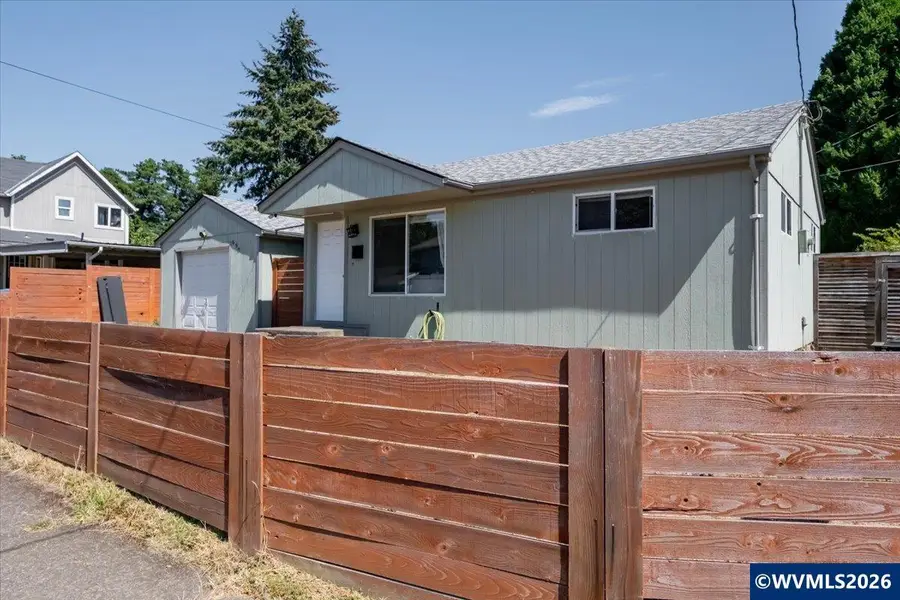 690  24th St SE, Salem, OR 97301 - #3