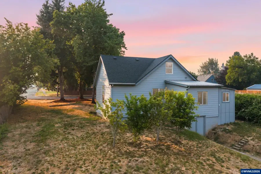 146  D St, Woodburn, OR 97071 - #2