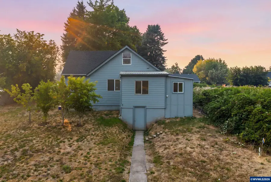 146  D St, Woodburn, OR 97071 - #3