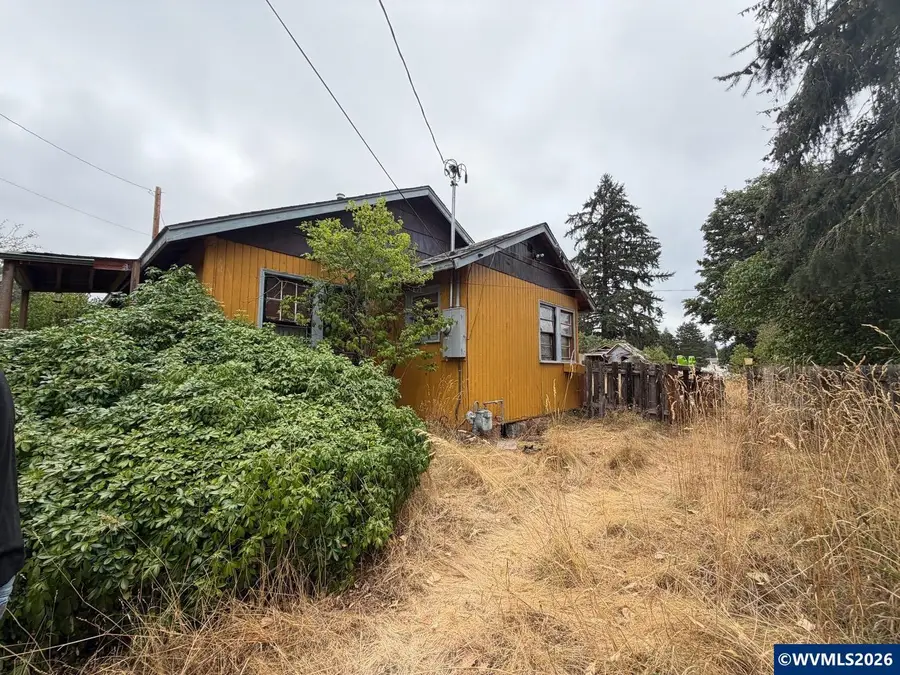 1074 N River Dr, Sweet Home, OR 97386 - #2