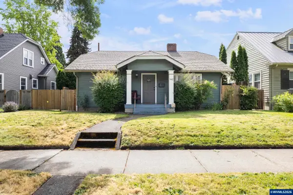 942  Summer St NE, Salem, OR 97301