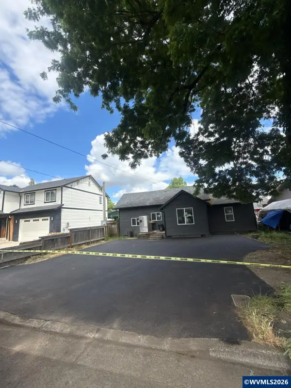 656  Hall St, Woodburn, OR 97071