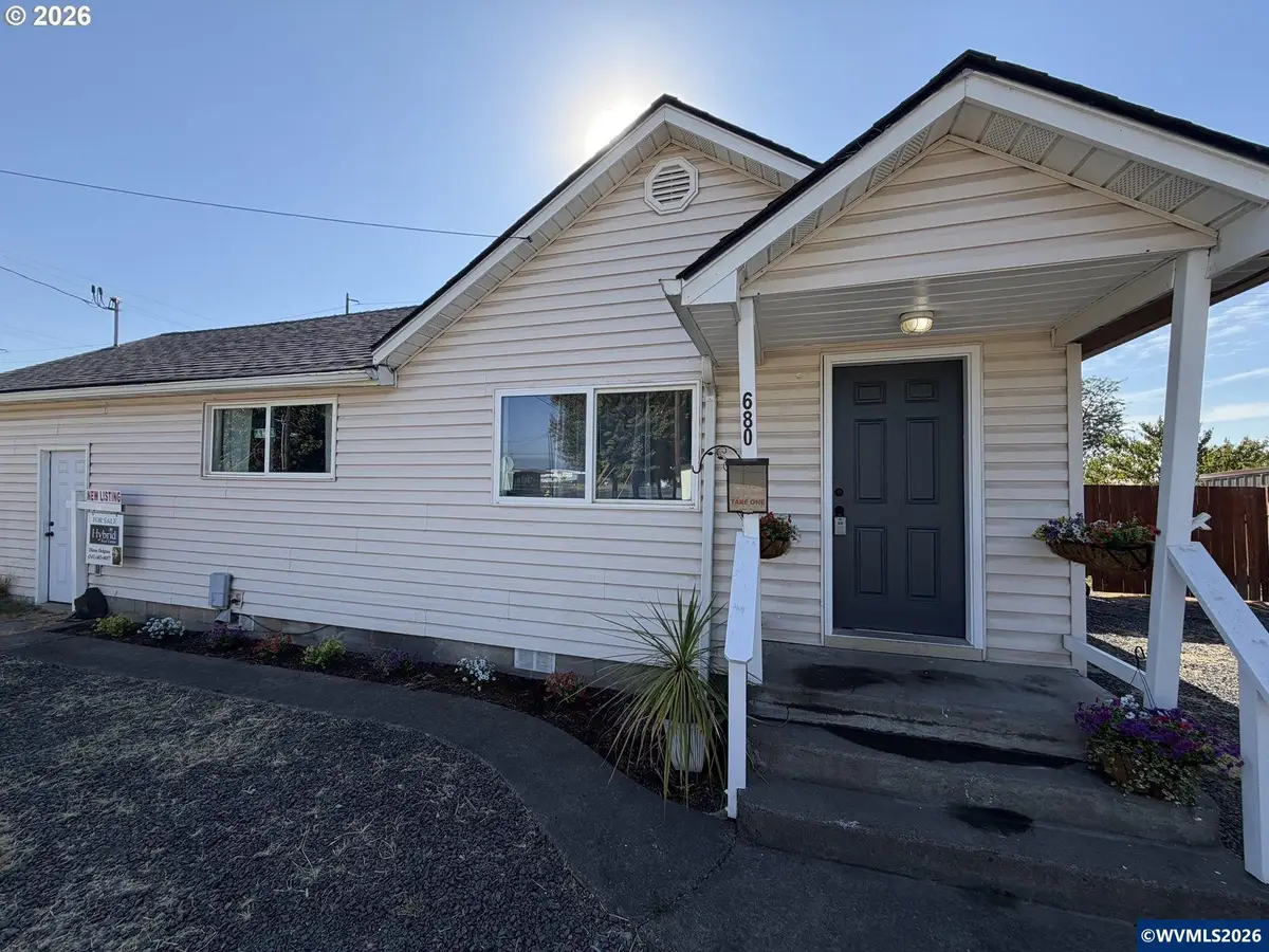680 S 5th St, Harrisburg, OR 97446 - #1