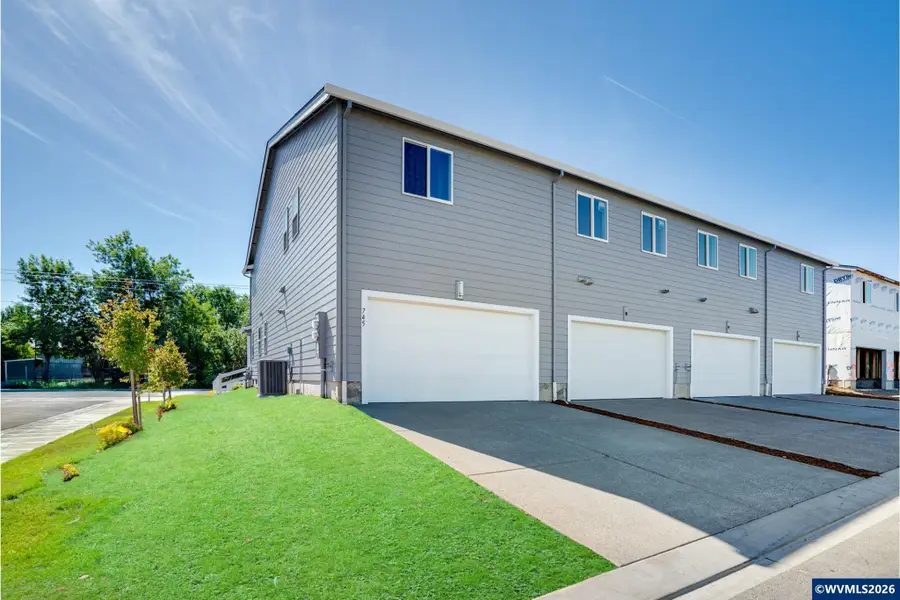 879  Kirksey St, Woodburn, OR 97071 - #2