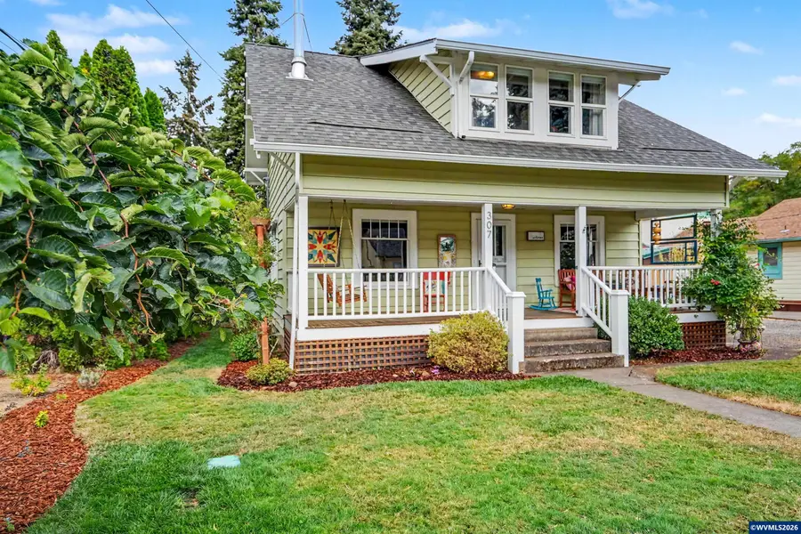 307  Adams Av, Silverton, OR 97381 - #2