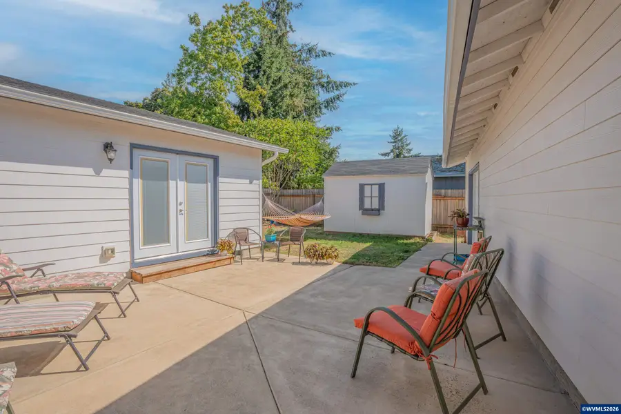 1380 W Sherman St, Lebanon, OR 97355 - #2