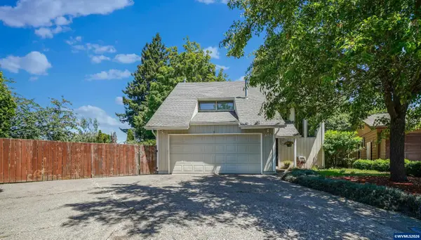 692  Fanny Ct NE, Salem, OR 97301