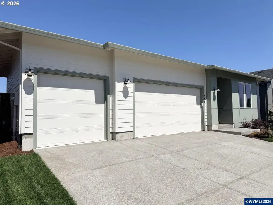 733  Magnolia Av, Woodburn, OR 97071 - #2