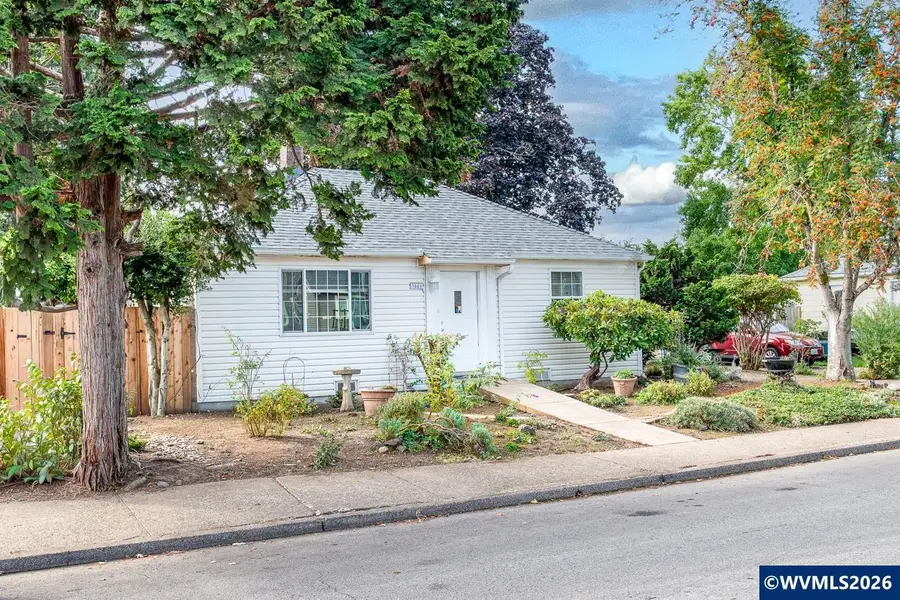 3040  D St NE, Salem, OR 97301 - #2