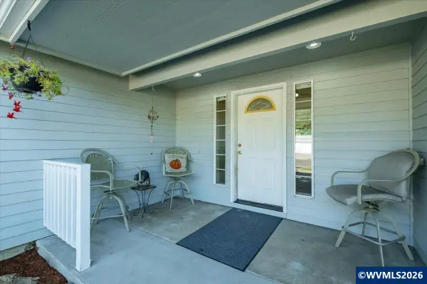 1049  29th Av, Sweet Home, OR 97386