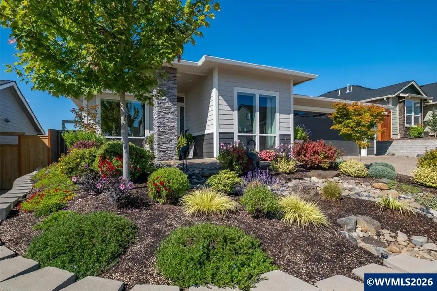 565 NW Crater Lake Dr, Dallas, OR 97338 - #3