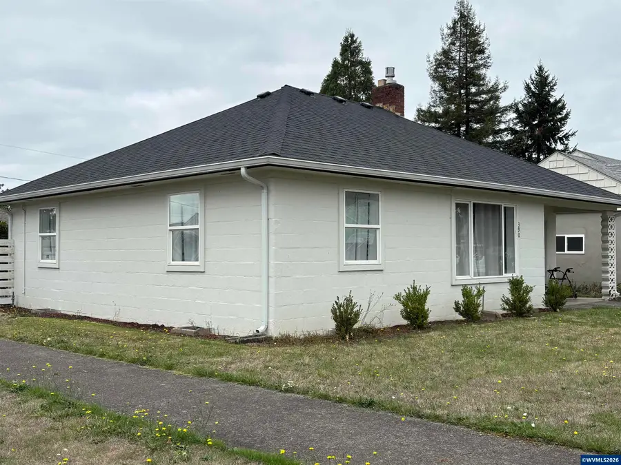 390 S 7th St, Lebanon, OR 97355 - #2
