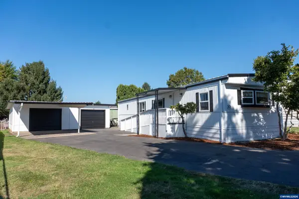 1418  Pine #30 St NE, Silverton, OR 97381