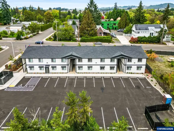 110 S 7th St, Carlton, OR 97111