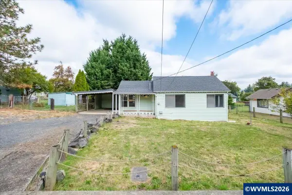 930  Alder St, Sweet Home, OR 97386