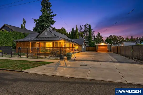 242 N 3rd St, Woodburn, OR 97071
