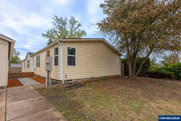 620  E St, Lebanon, OR 97355