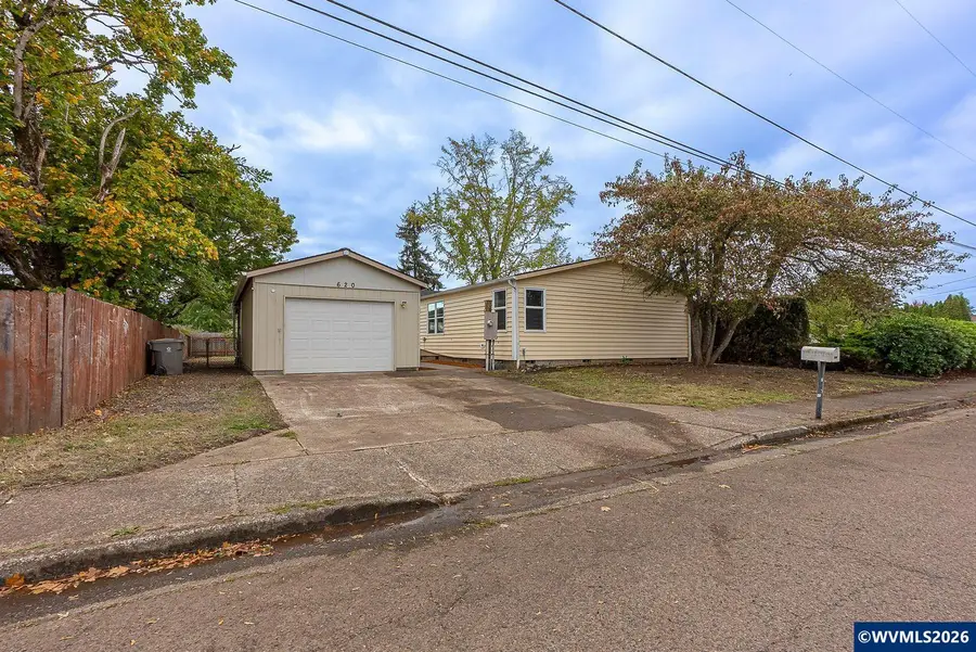 620  E St, Lebanon, OR 97355 - #2