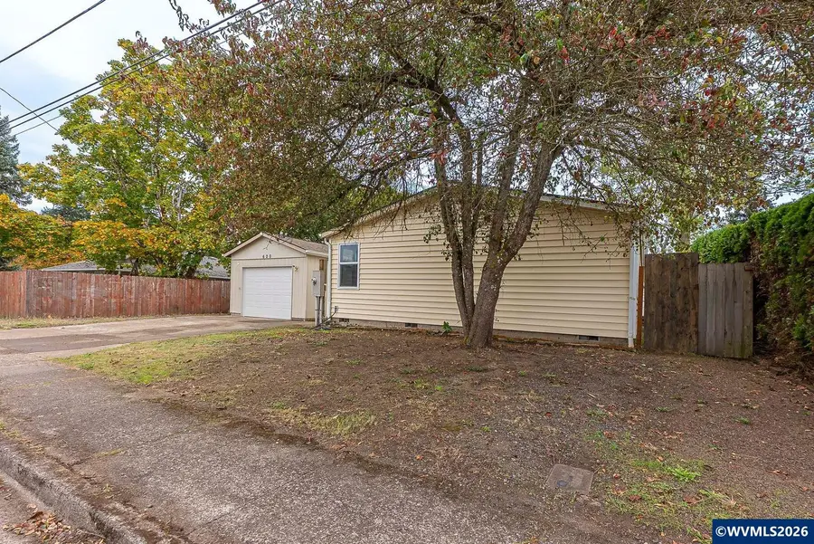 620  E St, Lebanon, OR 97355 - #3