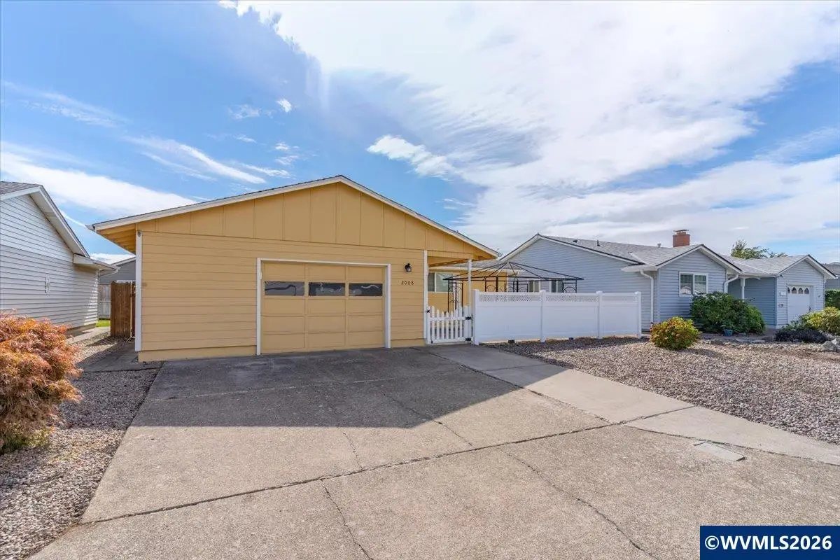 2008 W Santiam Dr, Woodburn, OR 97071 - #1