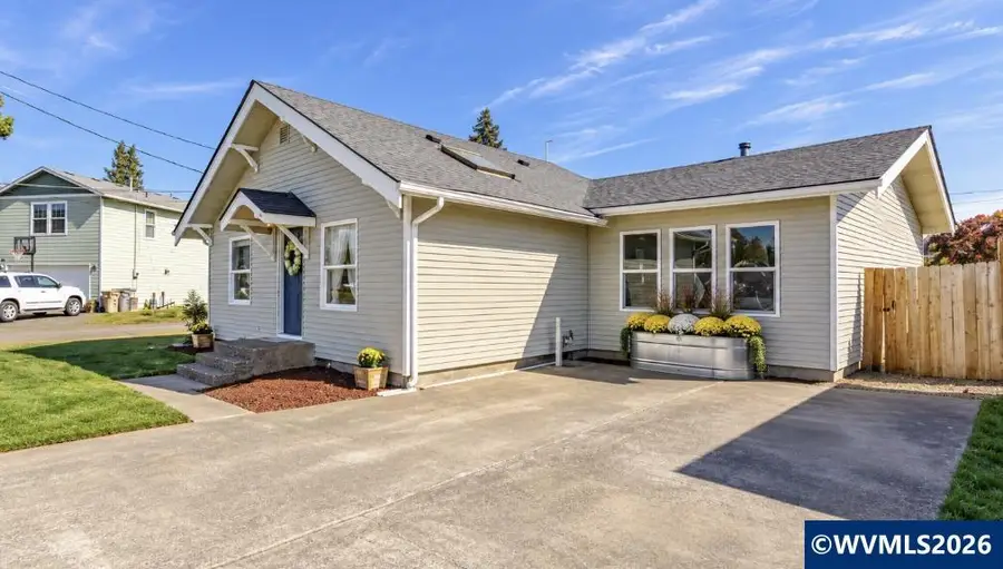 271 S 3rd St, Lebanon, OR 97355 - #2