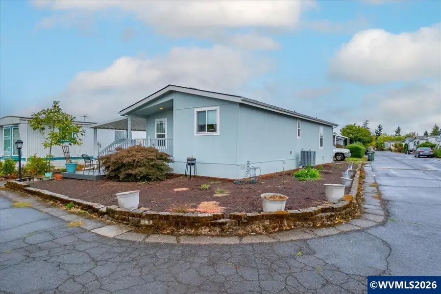 612 N Cascade Dr, Woodburn, OR 97071 - #2