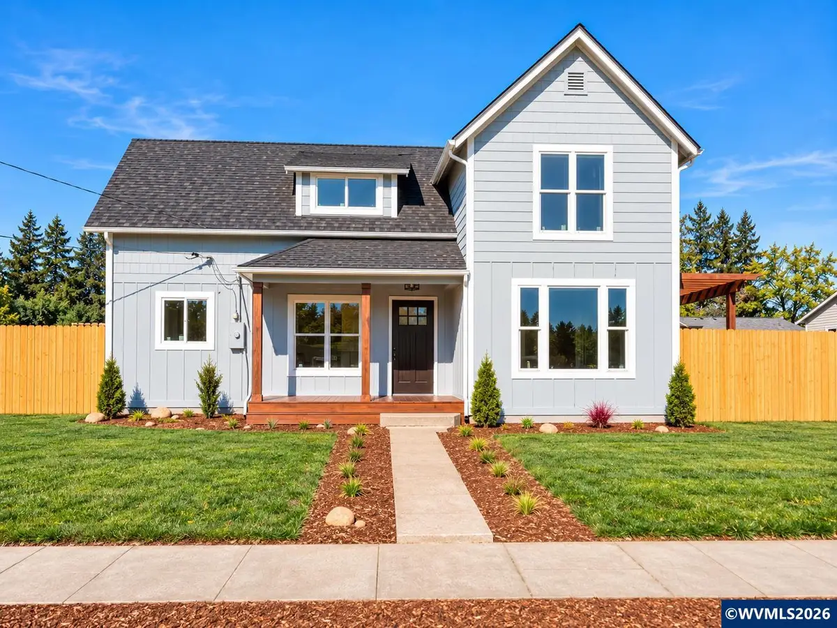 303 W Water St, Stayton, OR 97383 - #1