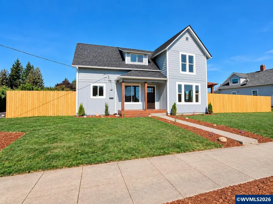 303 W Water St, Stayton, OR 97383 - #2
